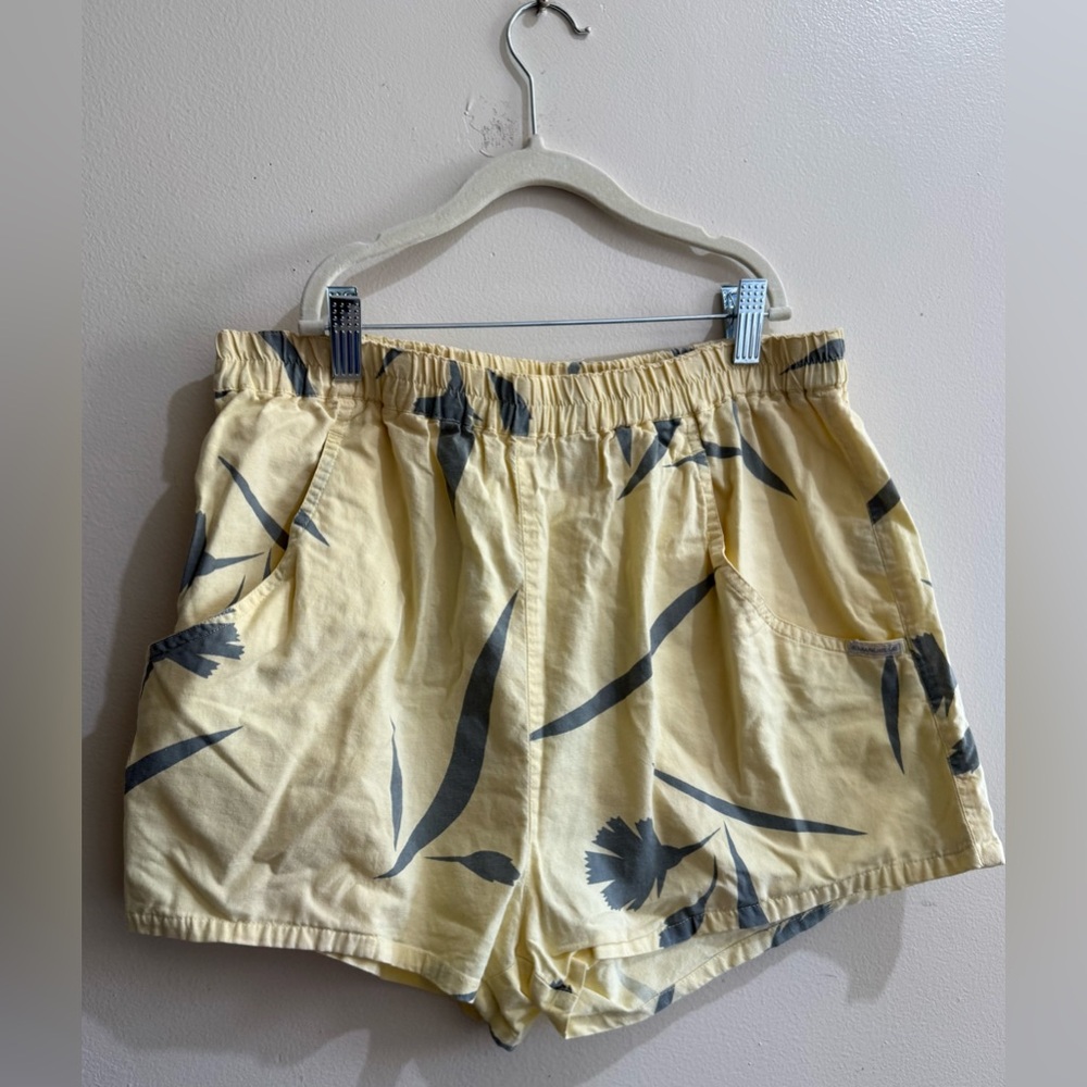 EMANUELLE Chic High Waist Women's Shorts - Cream and Gray